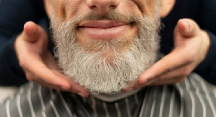Ellos tienen la solución para cubrir canas en la barbilla: tintes con gel