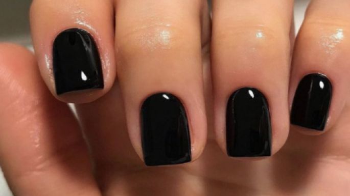 Manicura total black: 3 ideas de diseño para combinar con tus looks de oficina