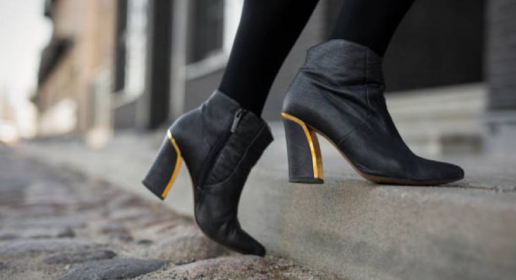 Conoce la nueva tendencia del 2024 que dice adiós a los zapatos negros