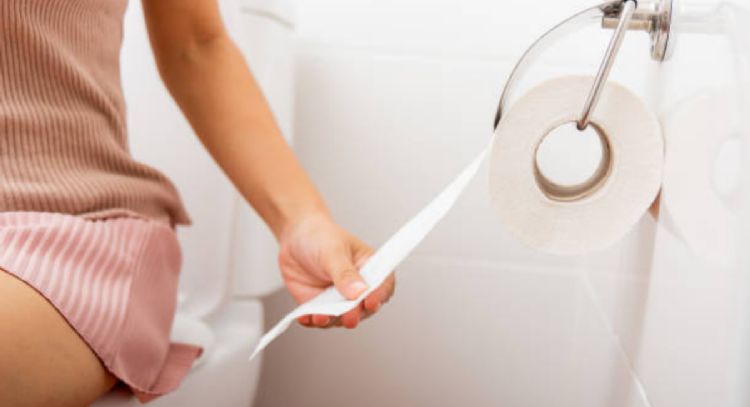 Contén la respiración antes de saber la razón por la que jamás debes tirar el papel del baño en un bote