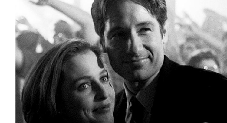 Mira cómo lucen Mulder y Scully, de "Los Expedientes Secretos X", a 30 años del estreno