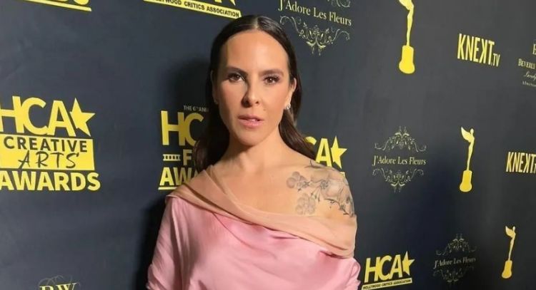 Controla tu respiración antes de ver a Kate del Castillo abrirse la chaqueta para lucir su belleza