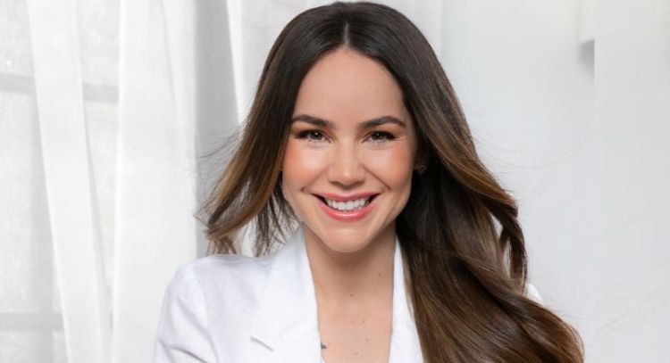 Camila Sodi demuestra cómo llevar un traje de baño esta temporada