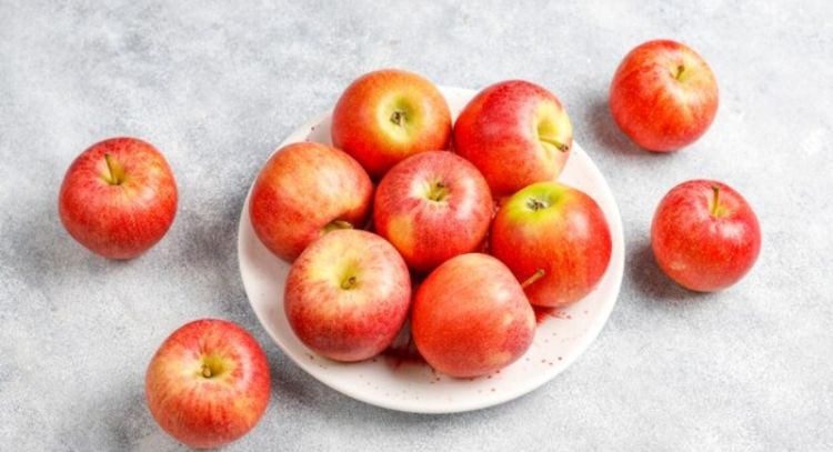 Con 1 manzana, así es el ritual que puedes hacer para atraer el dinero