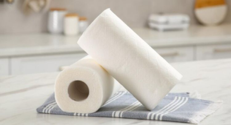 Haz tu propio soporte para el rollo de papel de cocina reciclando estos elementos que tienes en casa