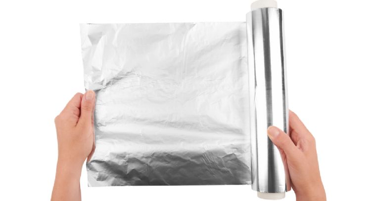 El barato truco para recargar las pilas de tu hogar con papel aluminio