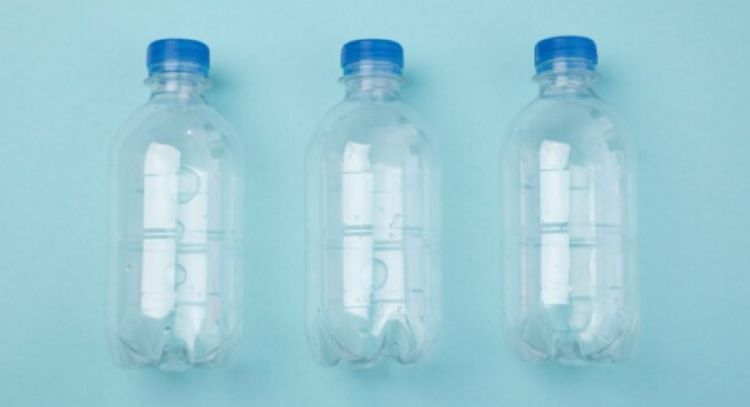 Respira profundo antes de saber por qué cada vez más personas guardan las botellas de plástico