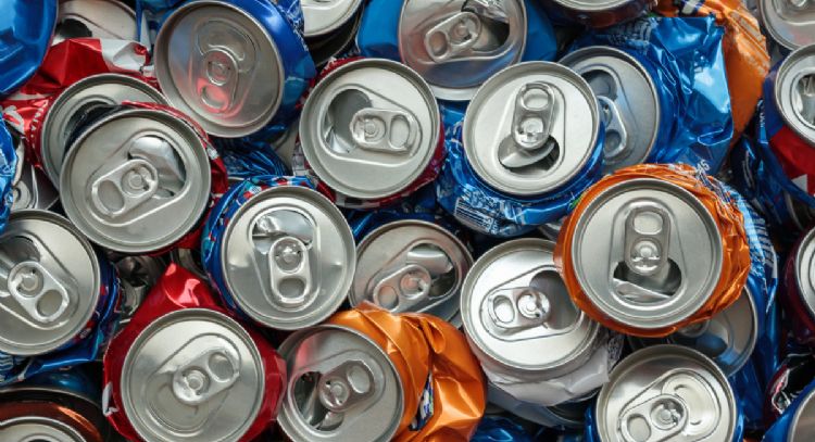 Respira profundo antes de saber por qué cada vez más personas guardan las latas de refresco