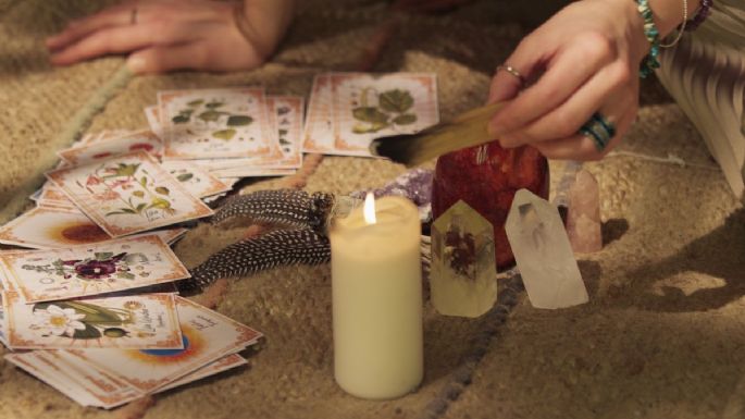 Tarot del colibrí: esto dicen las cartas sobre las relaciones de amistad hoy 4 de noviembre 2023