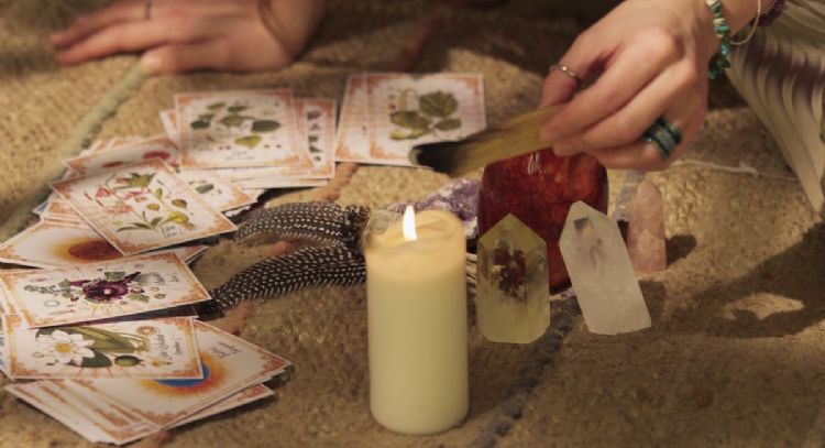 Tarot del Colibrí: esto dicen las cartas sobre las relaciones de amistad hoy 4 de noviembre 2023
