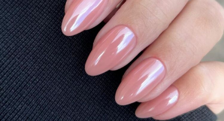 Manicura dulce con estas ideas de nail art glazed donut