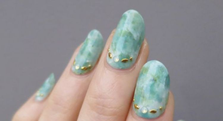 Nail art efecto mármol con estas ideas para una manicura sofisticada