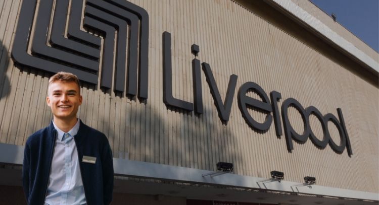 Toma asiento antes de conocer cuánto gana un cajero de Liverpool en CDMX