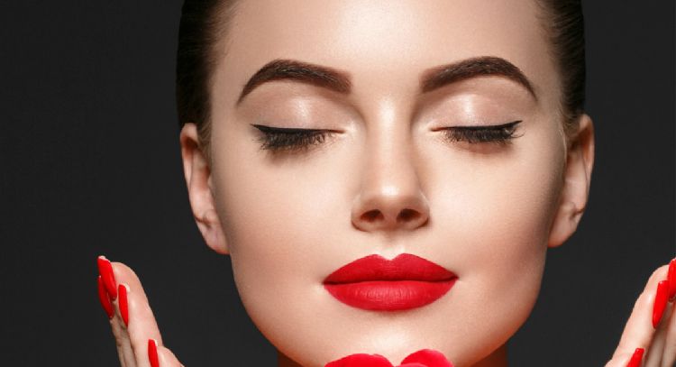 Mira qué tono de labial te favorece según el tinte de tu cabello
