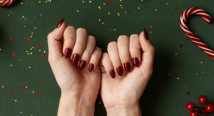 Manicura navideña con estas 3 ideas de nail art fuera de serie