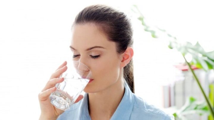 El método infalible para bajar de peso solo tomando agua