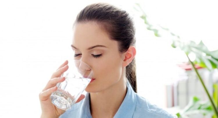 El método infalible para bajar de peso solo tomando agua