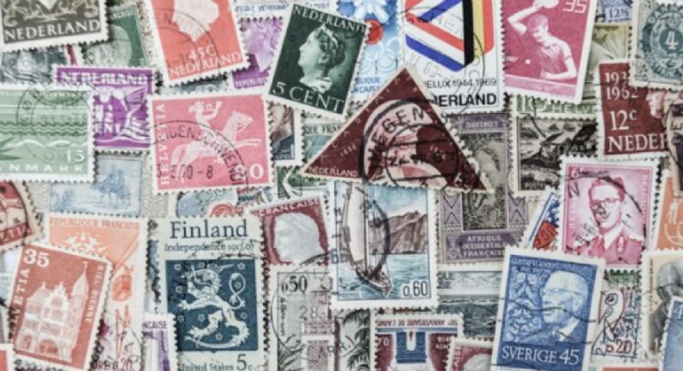 Revisa si tienes en el cajón de los recuerdos algunos de estos sellos postales, porque podrías ganar mucho dinero