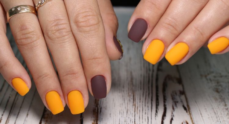 Manicura bicolor con estas combinaciones de esmaltes extraordinarias