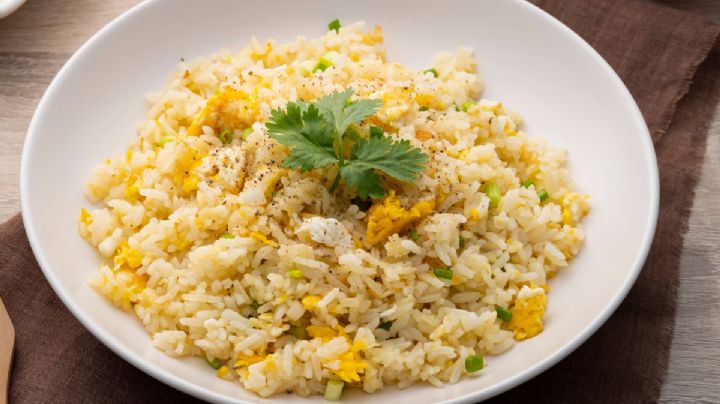 Receta express de arroz con huevo para acompañar tus comidas