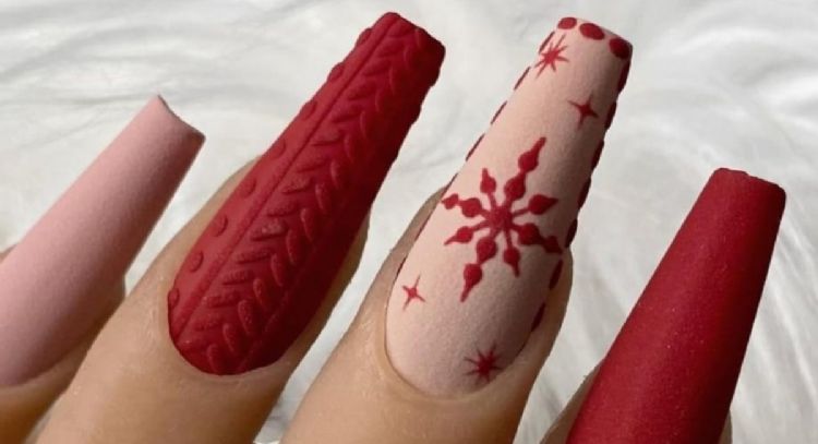 Manicura efecto suéter: 4 ideas de diseño para que tus manos combinen con tus looks