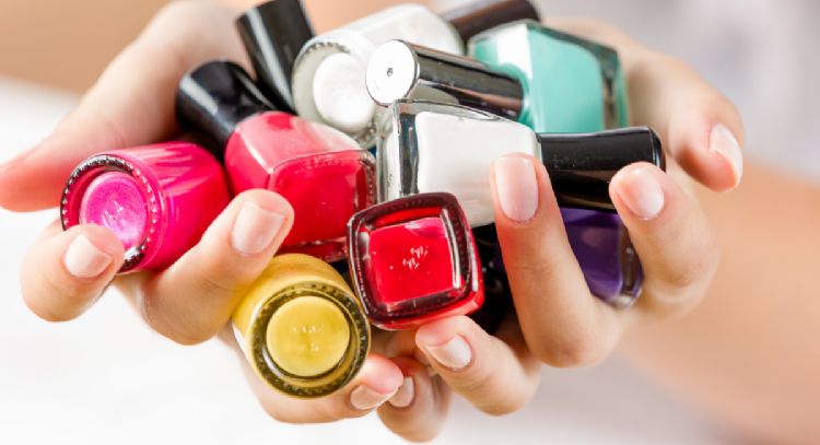 Toma nota de este color de esmalte que revoluciona tu manicura