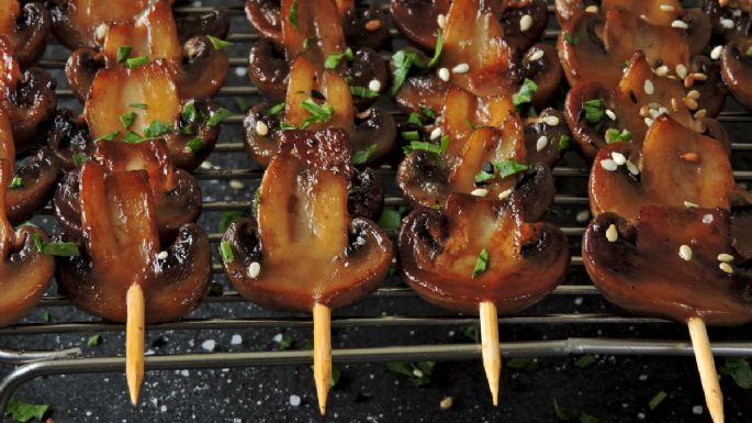 Receta de champiñones marinados para lucirse en la mesa de platos fríos navideños