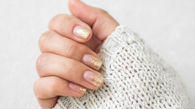 Manicura navideña y brillante: 3 ideas de nail art en clave dorada