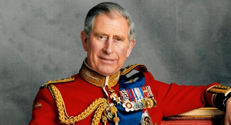 4 excentricidades del rey Carlos III reveladas en el libro del periodista y experto en Casa Real, Om