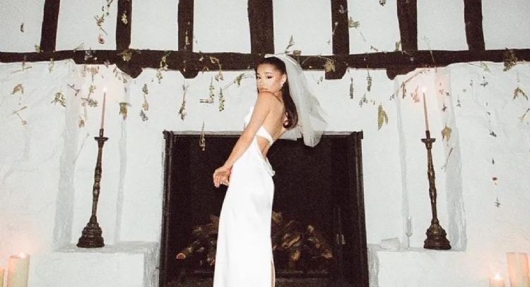 Ariana Grande víctima de la MALDICIÓN de los vestidos de novia de Vera Wang