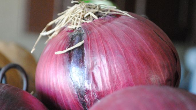 Revierte las canas con esta preparación a base de cebolla morada